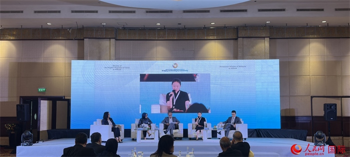 “企業(yè)對中國東盟互聯(lián)互通的責(zé)任與貢獻(xiàn)”分議題討論現(xiàn)場。人民網(wǎng)記者 曹師韻攝