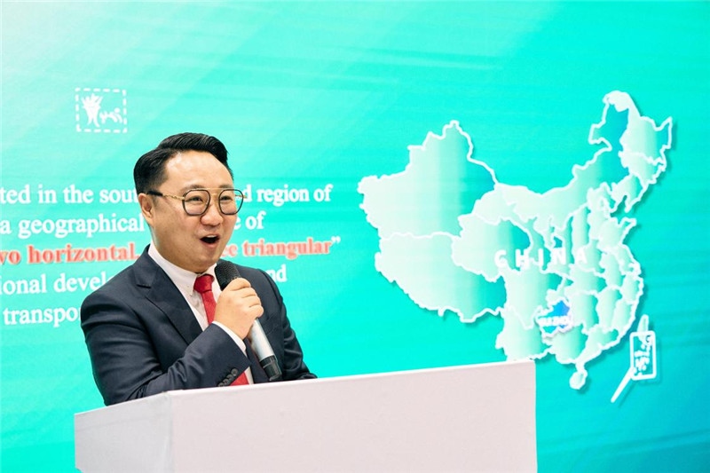 “中國(guó)館”貴州旅游推介會(huì)現(xiàn)場(chǎng)介紹。楊浩鵬