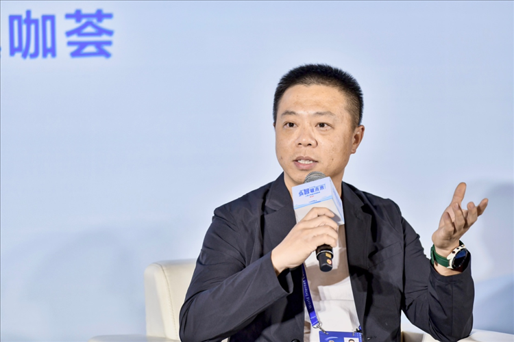量子之歌集團(tuán)創(chuàng)始人、董事長(zhǎng)李鵬。人民網(wǎng) 任峰濤攝