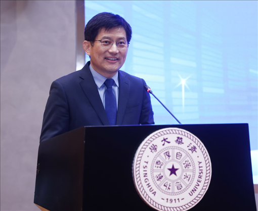 清華大學(xué)國(guó)家治理研究院執(zhí)行院長(zhǎng)、清華大學(xué)計(jì)算社會(huì)科學(xué)與國(guó)家治理實(shí)驗(yàn)室執(zhí)行主任孟慶國(guó)教授演講。供圖單位：清華大學(xué)國(guó)家治理研究院