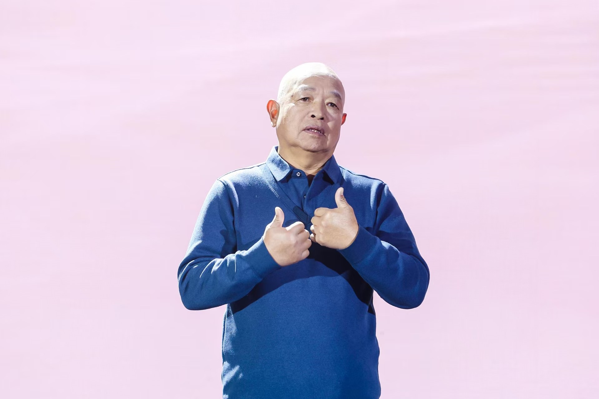 “山東好人”、煙臺市無聲洗車場經理柳興濤。人民視頻供圖。