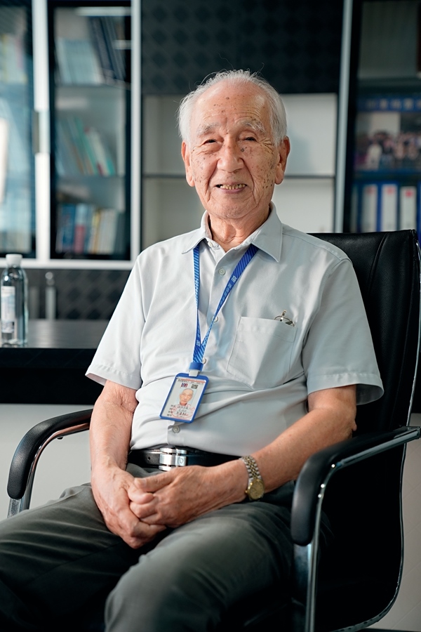 2024年8月，佐佐木俊一在深圳接受本刊記者采訪。