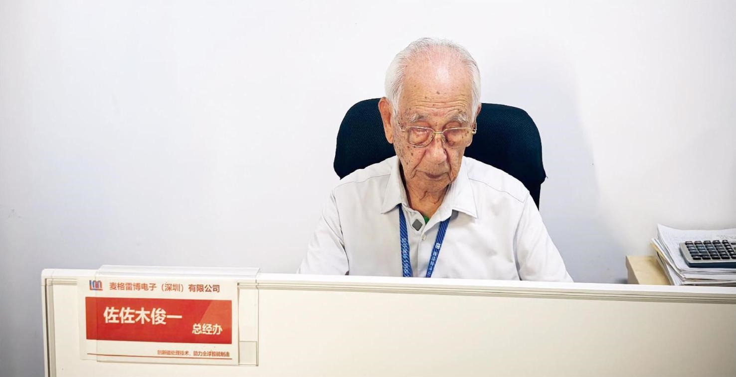 佐佐木俊一在工位上工作。（本刊記者 馮璐／攝）