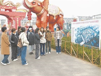 圖為南開大學“文旅融合創(chuàng)新與實踐”微專業(yè)學生正在調研。受訪者供圖