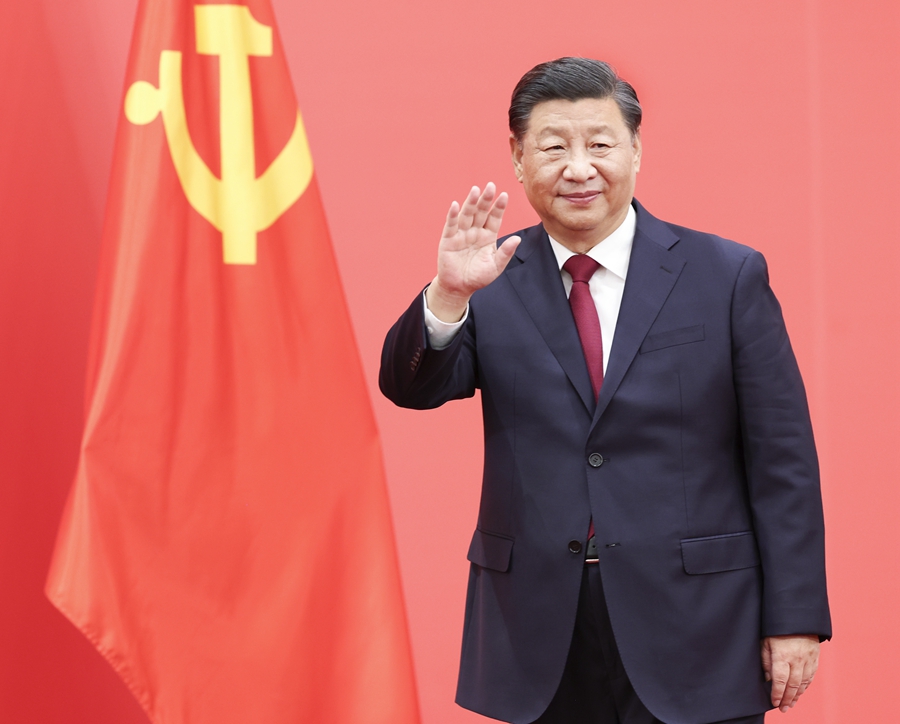 2022年10月23日，習近平在北京人民大會堂同采訪中共二十大的中外記者親切見面。