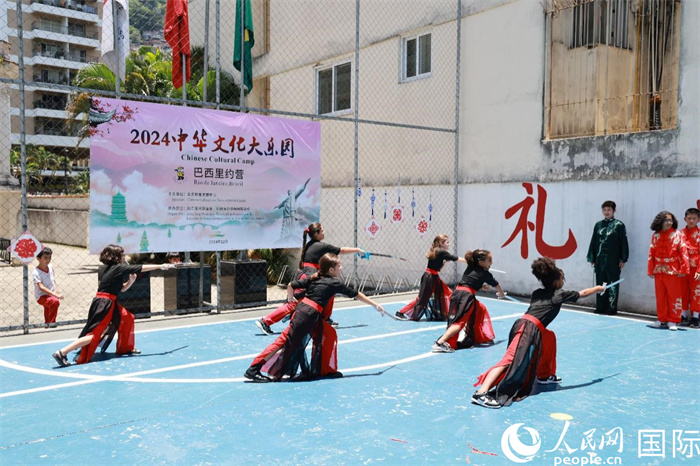 《中華武術(shù)》表演展現(xiàn)了武術(shù)剛?cè)岵莫毺伧攘?。人民網(wǎng)記者 陳海琪攝