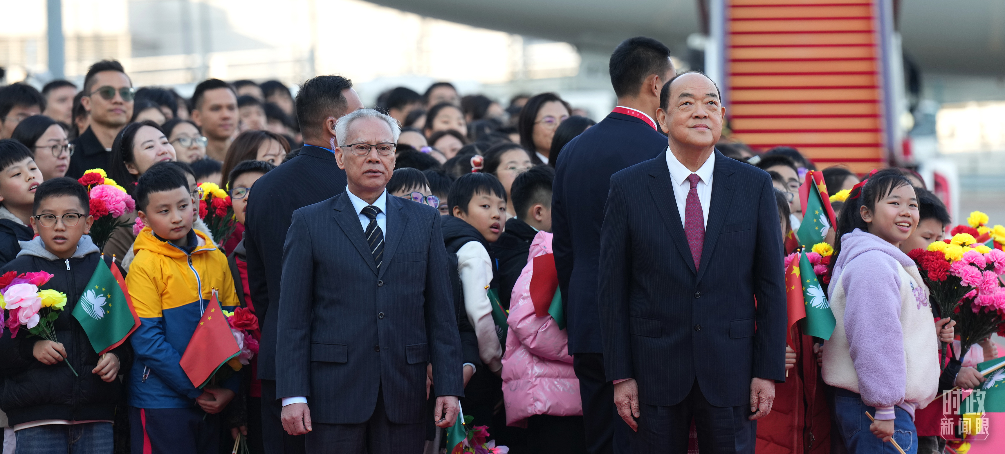 △澳門特別行政區(qū)行政長(zhǎng)官賀一誠(chéng)、候任行政長(zhǎng)官岑浩輝在活動(dòng)現(xiàn)場(chǎng)。（總臺(tái)記者李晉拍攝）