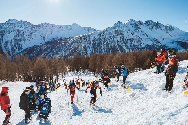 中國隊(duì)布魯爾（4號(hào)）在比賽中保持領(lǐng)先。中國滑雪登山隊(duì)供圖