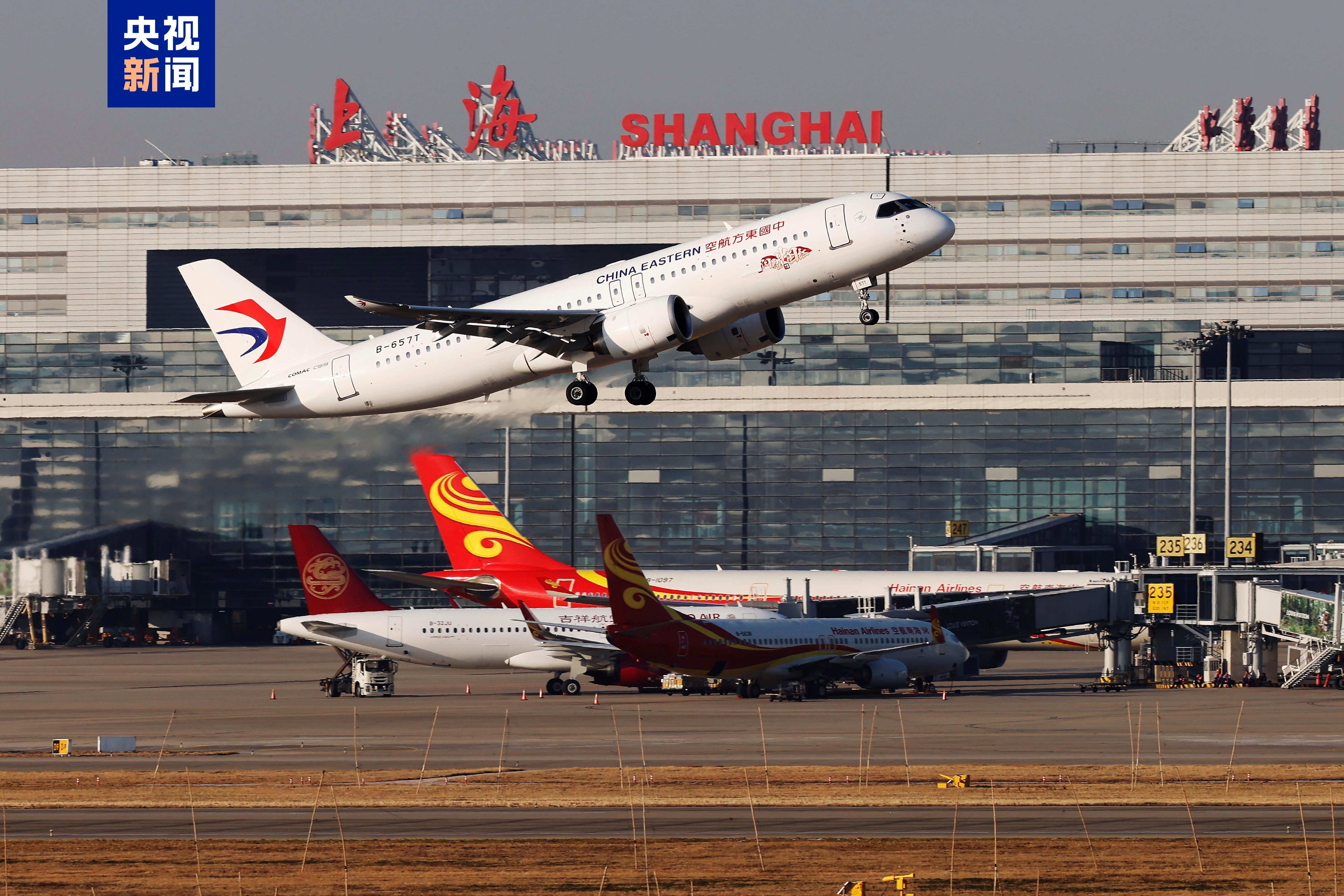 △2025年1月1日，中國(guó)東方航空首次使用C919執(zhí)飛MU721“上海虹橋—香港”航班從上海虹橋國(guó)際機(jī)場(chǎng)起飛。