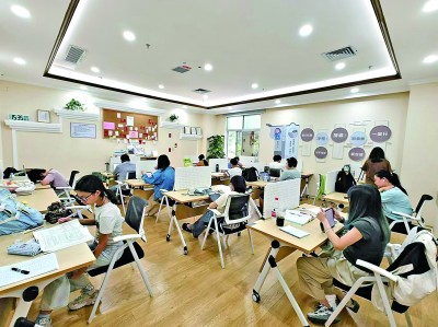 廣東深圳市龍崗區(qū)黨群服務(wù)中心開設(shè)的共享自習(xí)室一景。受訪者供圖