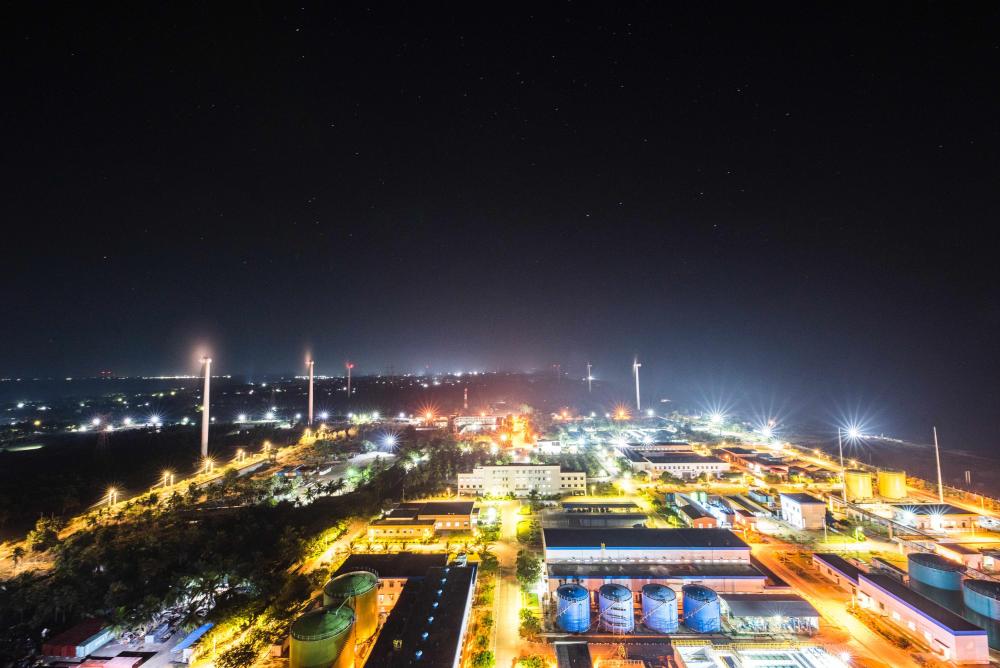 這是斯里蘭卡普特拉姆電站夜景（2020年12月8日攝）。新華社發(fā)（普特拉姆電站供圖）