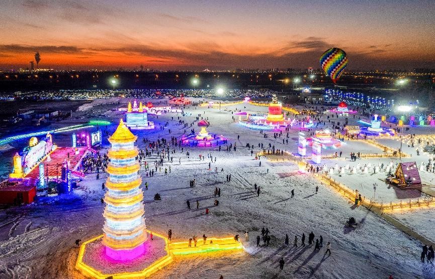 第四屆呼和浩特歡樂冰雪節(jié)活動現(xiàn)場。丁根厚攝