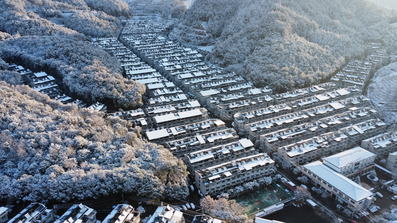 慶元縣濛洲街道同濟(jì)新村，雪后初霽。慶元縣融媒體中心 供圖
