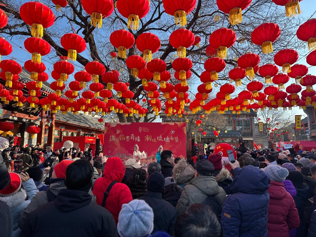 1月29日，市民游客在北京廠甸廟會(huì)感受濃濃年味。新華社記者 楊淑君 攝