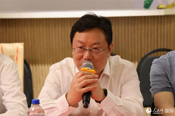 山東省濰坊市副市長狄波在座談會上致辭。人民網(wǎng)記者 陳海琪攝