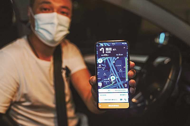 2022年6月1日凌晨，網(wǎng)約車司機(jī)黃興展示他當(dāng)天接到的第一單。
