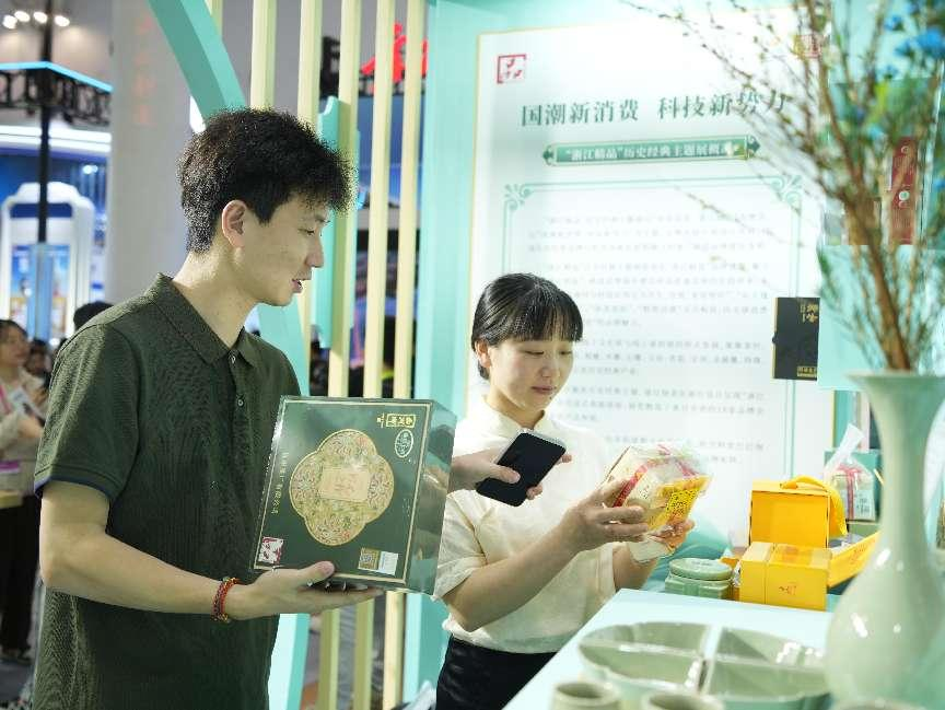 國(guó)潮新消費(fèi)帶來(lái)科技文化消費(fèi)新理念。人民網(wǎng)記者 張力洋攝