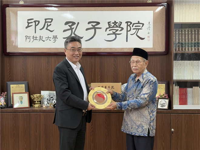 雙方交換禮物?；顒?dòng)主辦方供圖