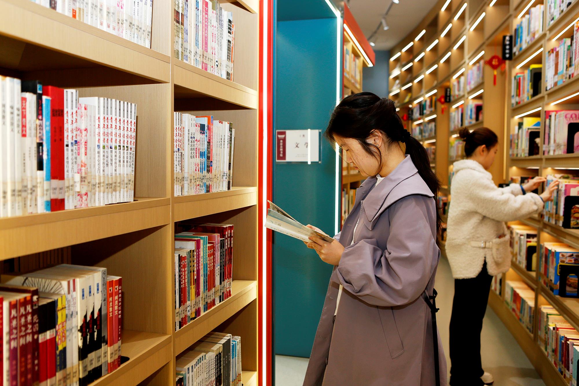 △2025年3月29日，讀者在山西臨汾市襄汾縣圖書館閱讀。