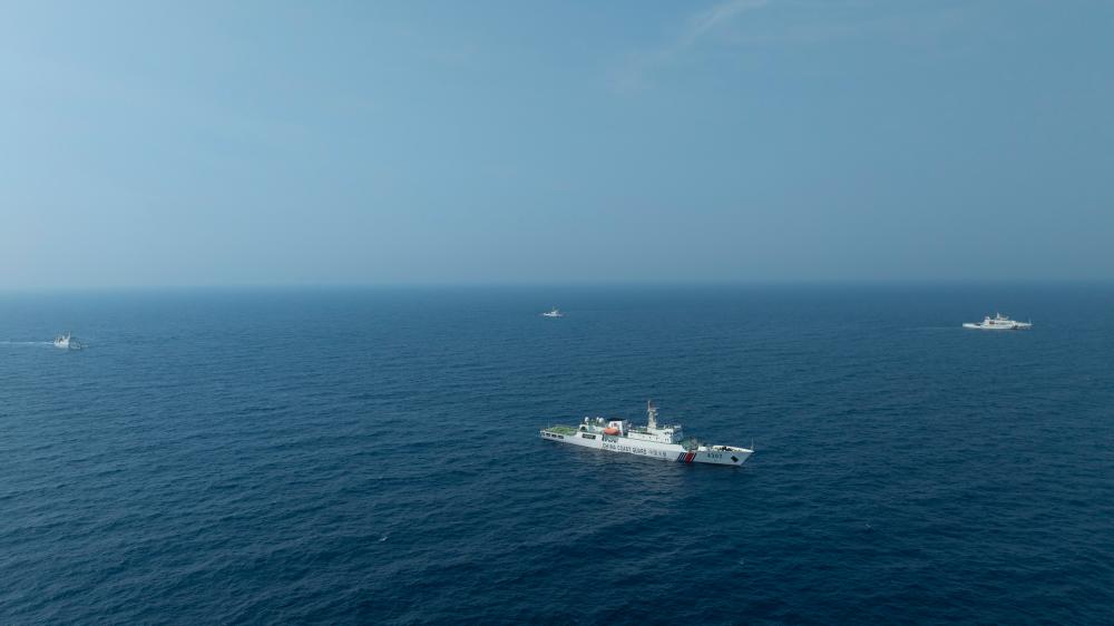 4月22日，中越海警艦艇編隊(duì)在北部灣海域開展聯(lián)合巡邏。（中國海警供圖）