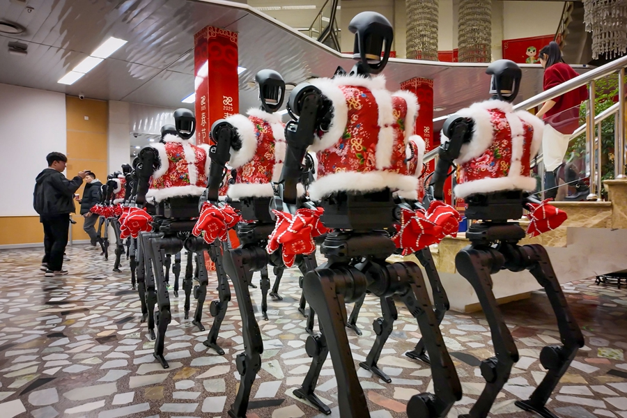 2025年1月28日，杭州宇樹科技人形機器人在2025年央視春晚后臺。新華社發(fā)