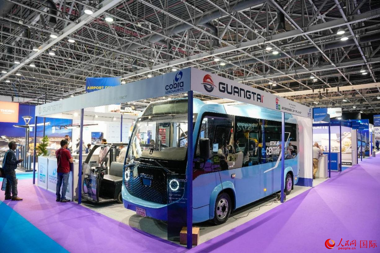 展會(huì)展示的電動(dòng)大巴車。人民網(wǎng)塔里克·易卜拉欣攝