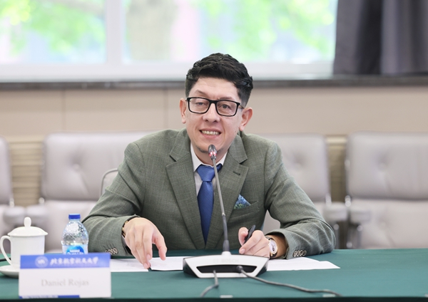 哥倫比亞教育部長(zhǎng)丹尼爾?羅哈斯一行訪問北京航空航天大學(xué)。北航供圖