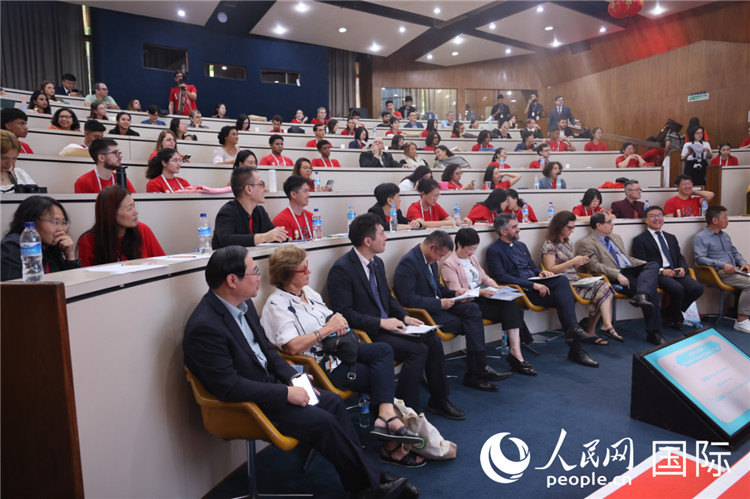 2025年“漢語橋”巴西賽區(qū)決賽現(xiàn)場。人民網(wǎng)記者 時(shí)元皓攝