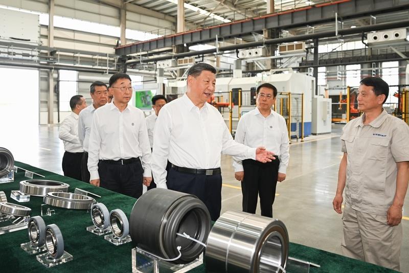 2025年5月19日，習(xí)近平總書記在河南洛陽軸承集團股份有限公司智能工廠考察。