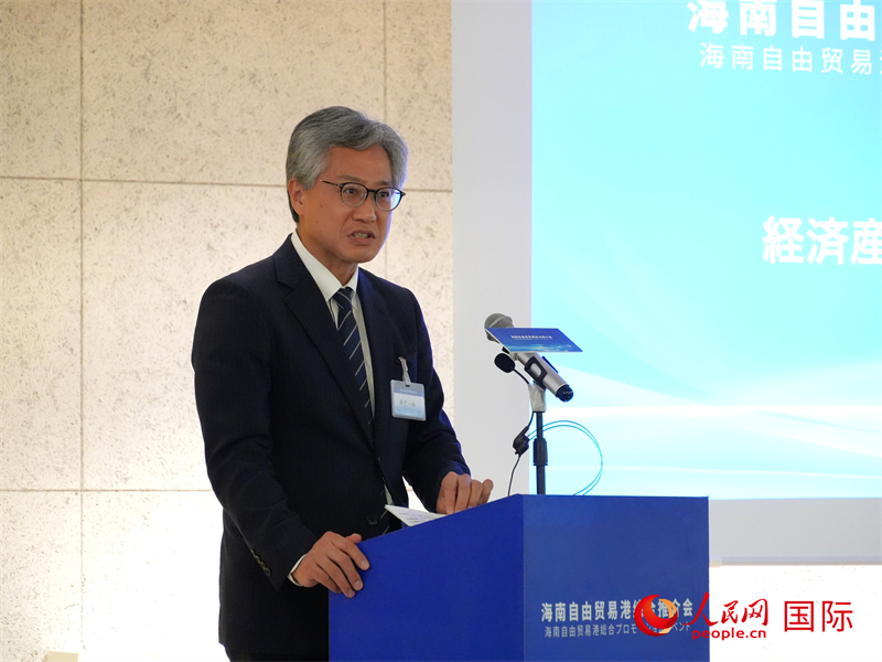日本經(jīng)濟產(chǎn)業(yè)省通商政策局審議官田中一成致辭。人民網(wǎng) 許可攝