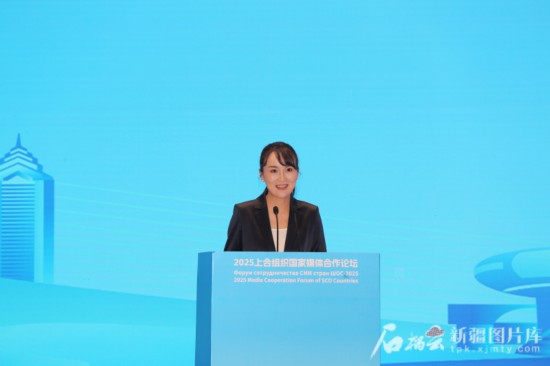5月23日，在2025上合組織國家媒體合作論壇青年文化交流營活動中，人民日報社記者阿爾達克·塔巴拉克發(fā)言。石榴云/新疆日報記者 李雄心攝