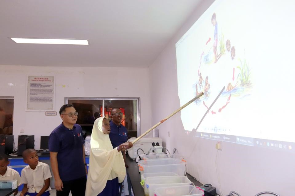 血吸蟲(chóng)病健康教育講座。施亮攝